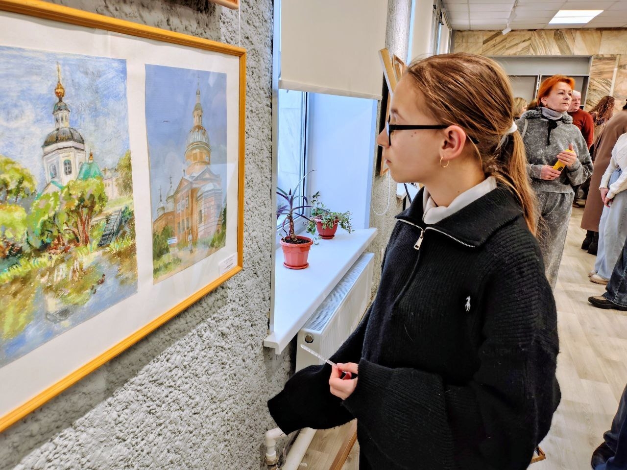 Выставка учебных работ воспитанников Детской художественной школы «Творчество юных» открылась в выставочном зале Вяземского историко-краеведческого музея